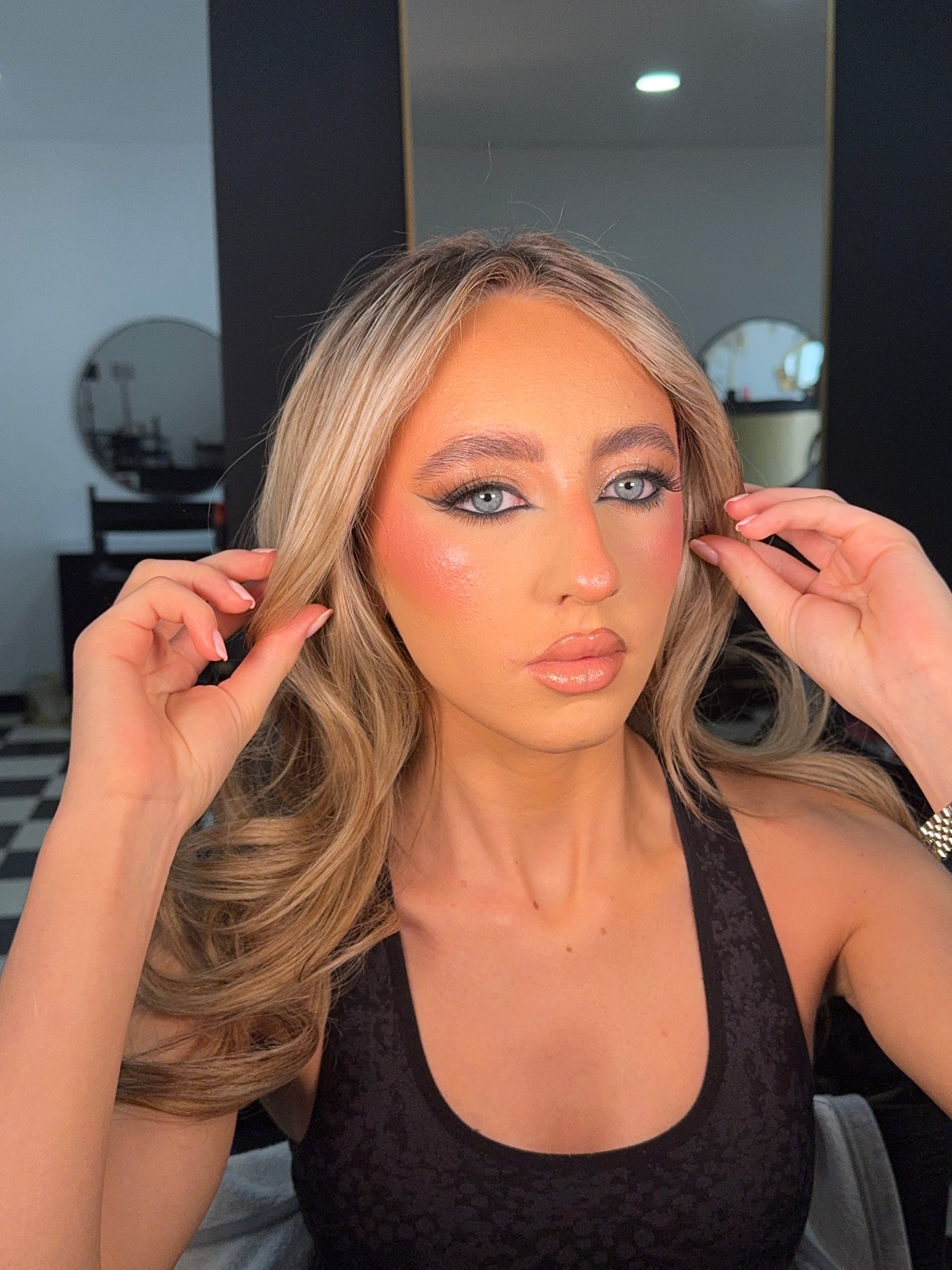 Full Face Make-Up Inc Lashes